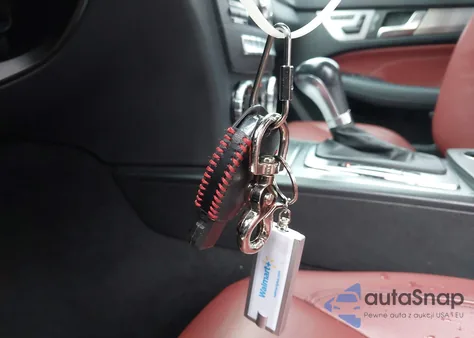 2013 Mercedes-Benz C 250 z USA, uszkodzony, nr VIN WDDGJ4HB0DF992139